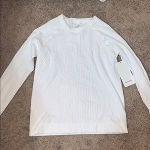 NWT Lululemon restless pullover!